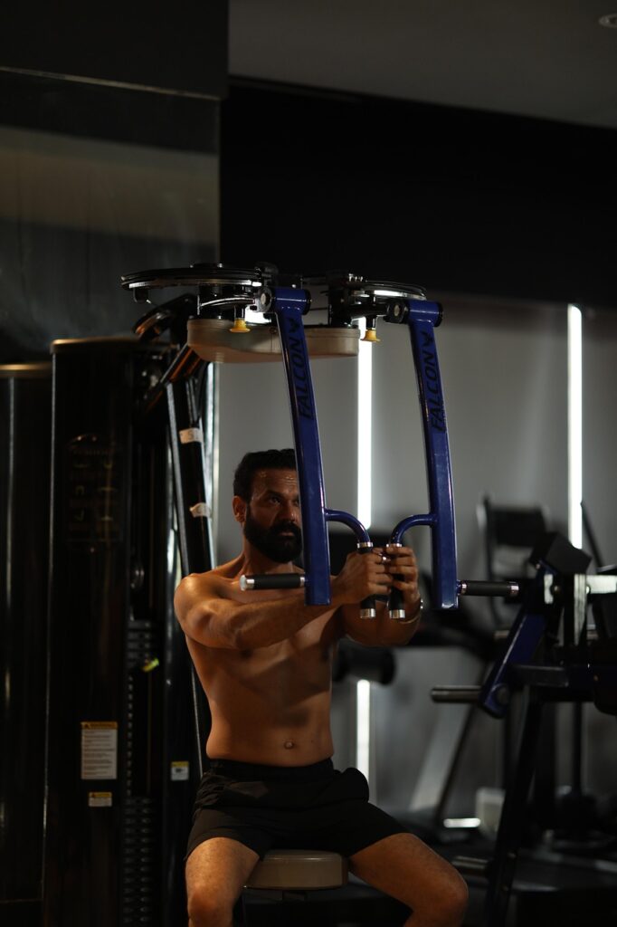 胸が大きくなる筋トレで効果的なエクササイズは？